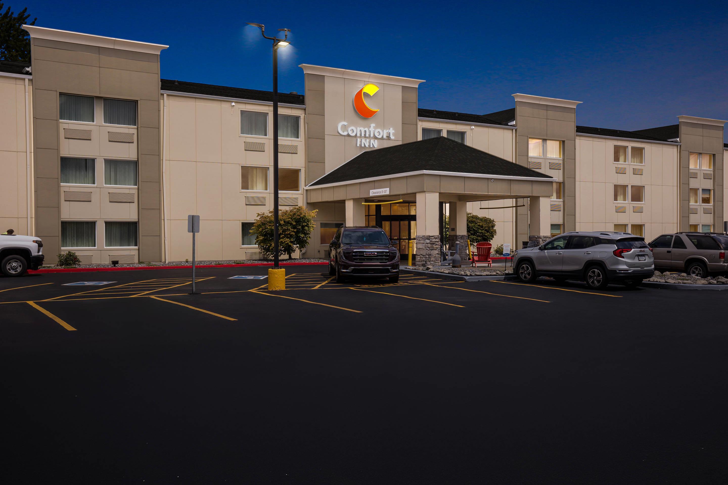 Twilight | Comfort Inn Mayfield Heights Cleveland East