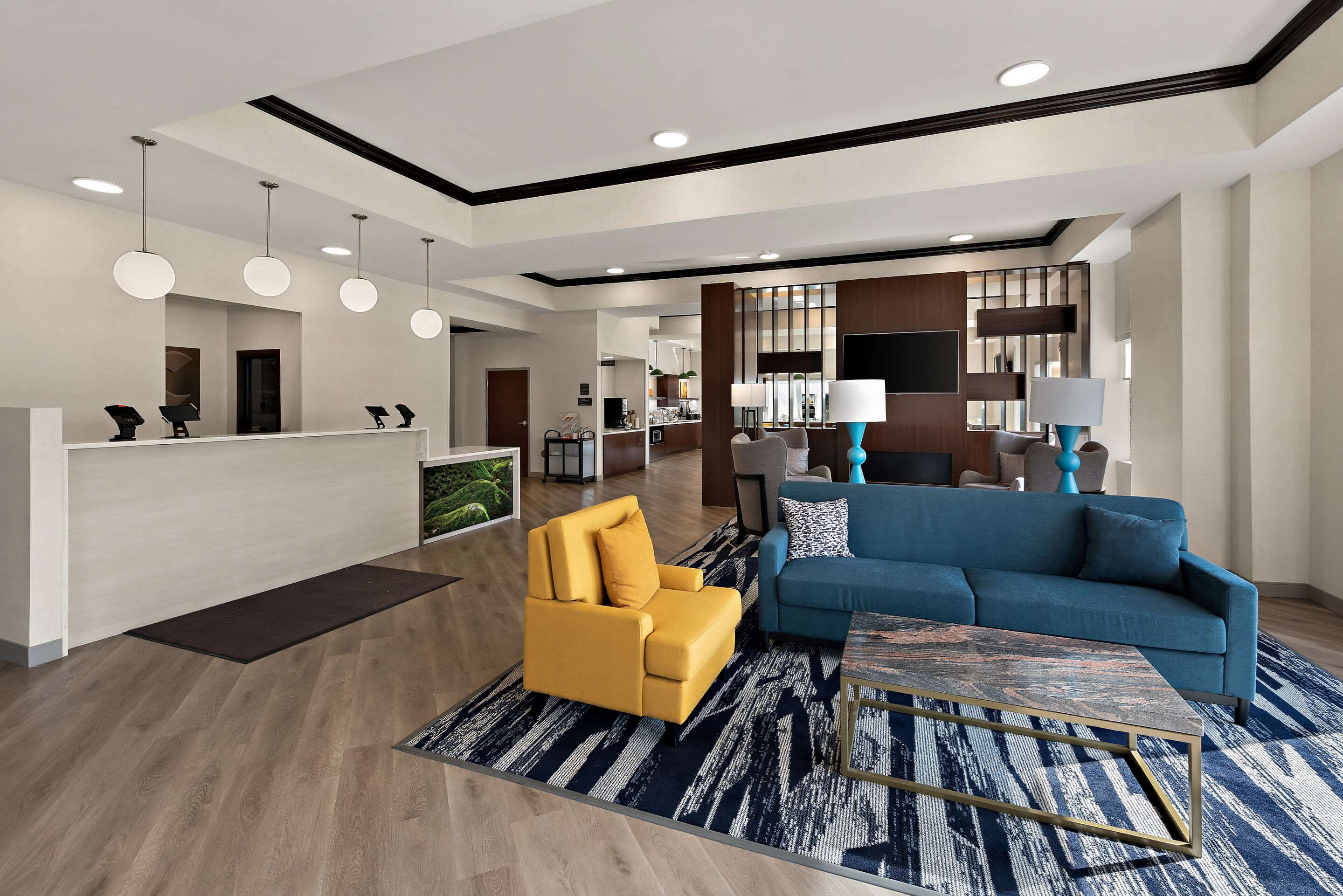Lobby with sitting area | Comfort Suites Columbus East Broad