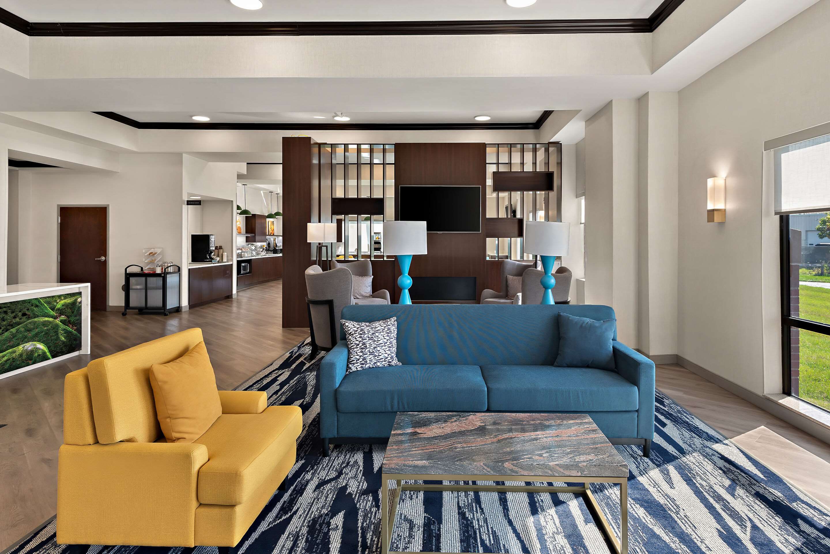 Lobby with sitting area | Comfort Suites Columbus East Broad