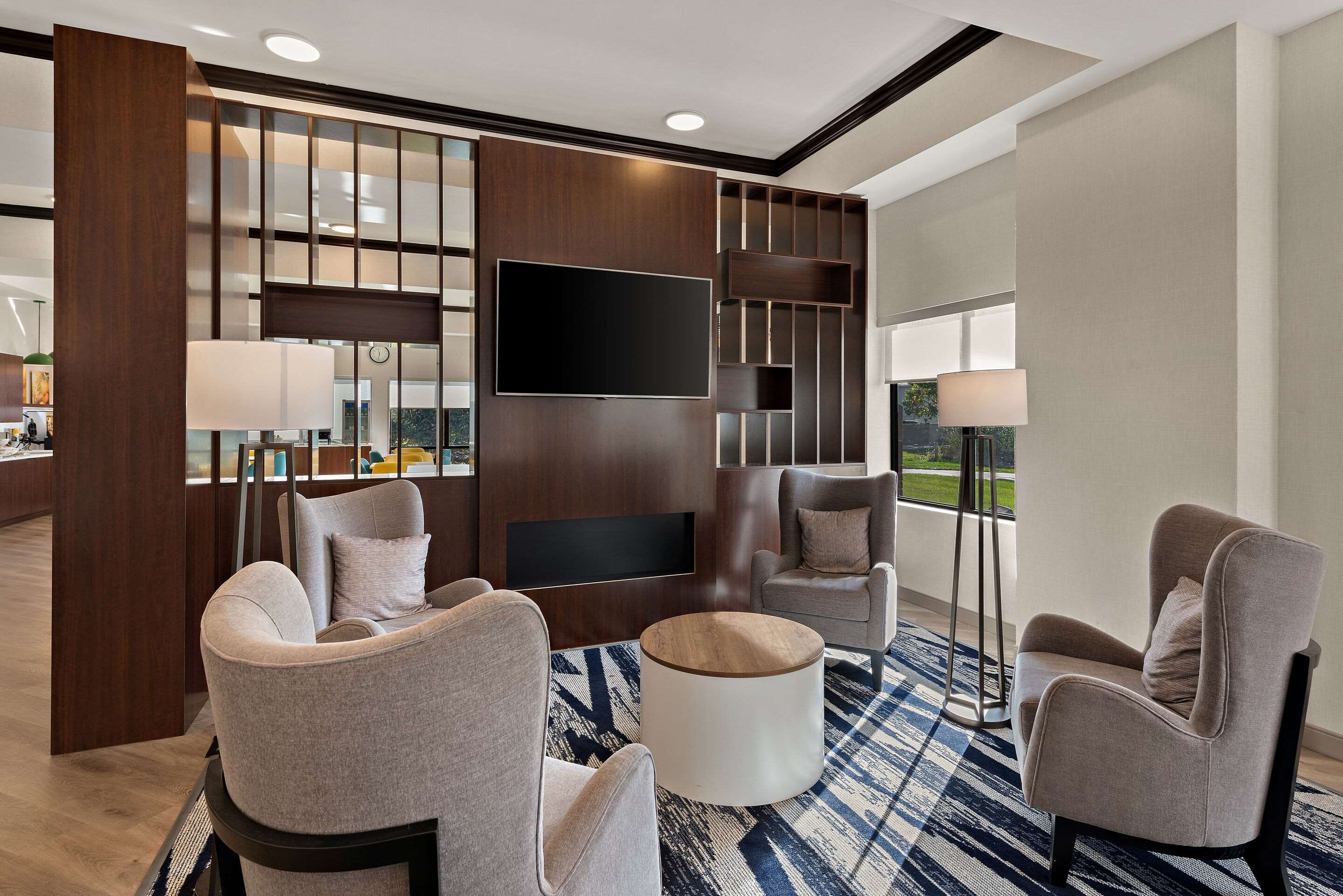 Lobby with sitting area | Comfort Suites Columbus East Broad