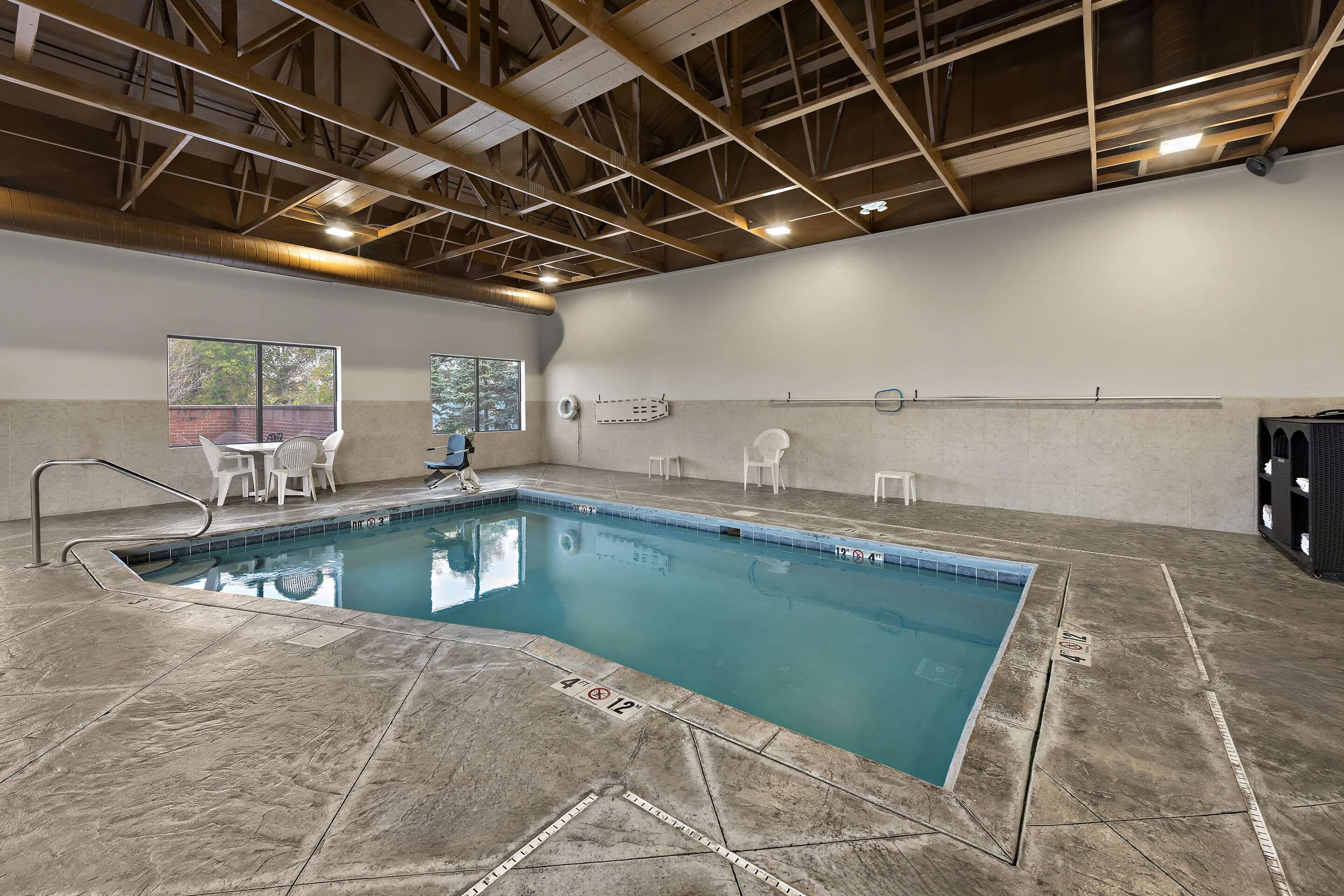 Indoor pool | Comfort Suites Columbus East Broad