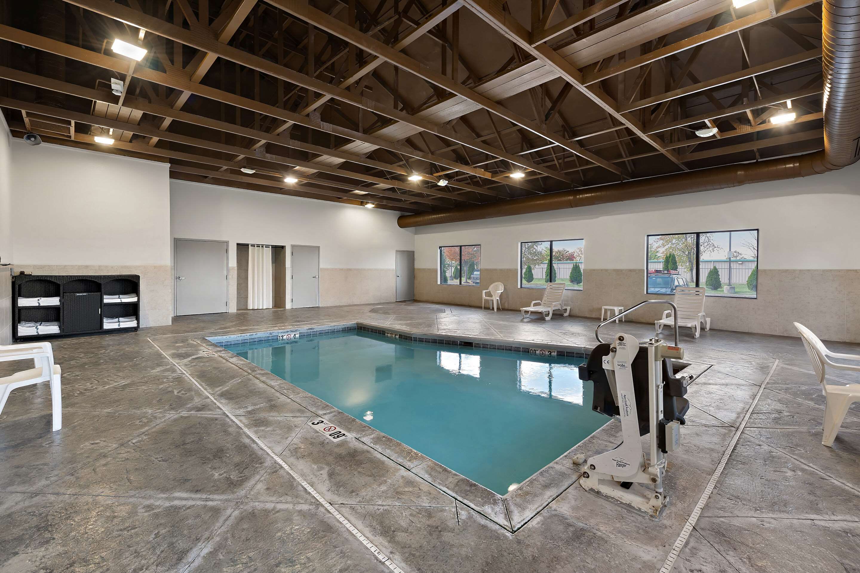 Indoor pool | Comfort Suites Columbus East Broad