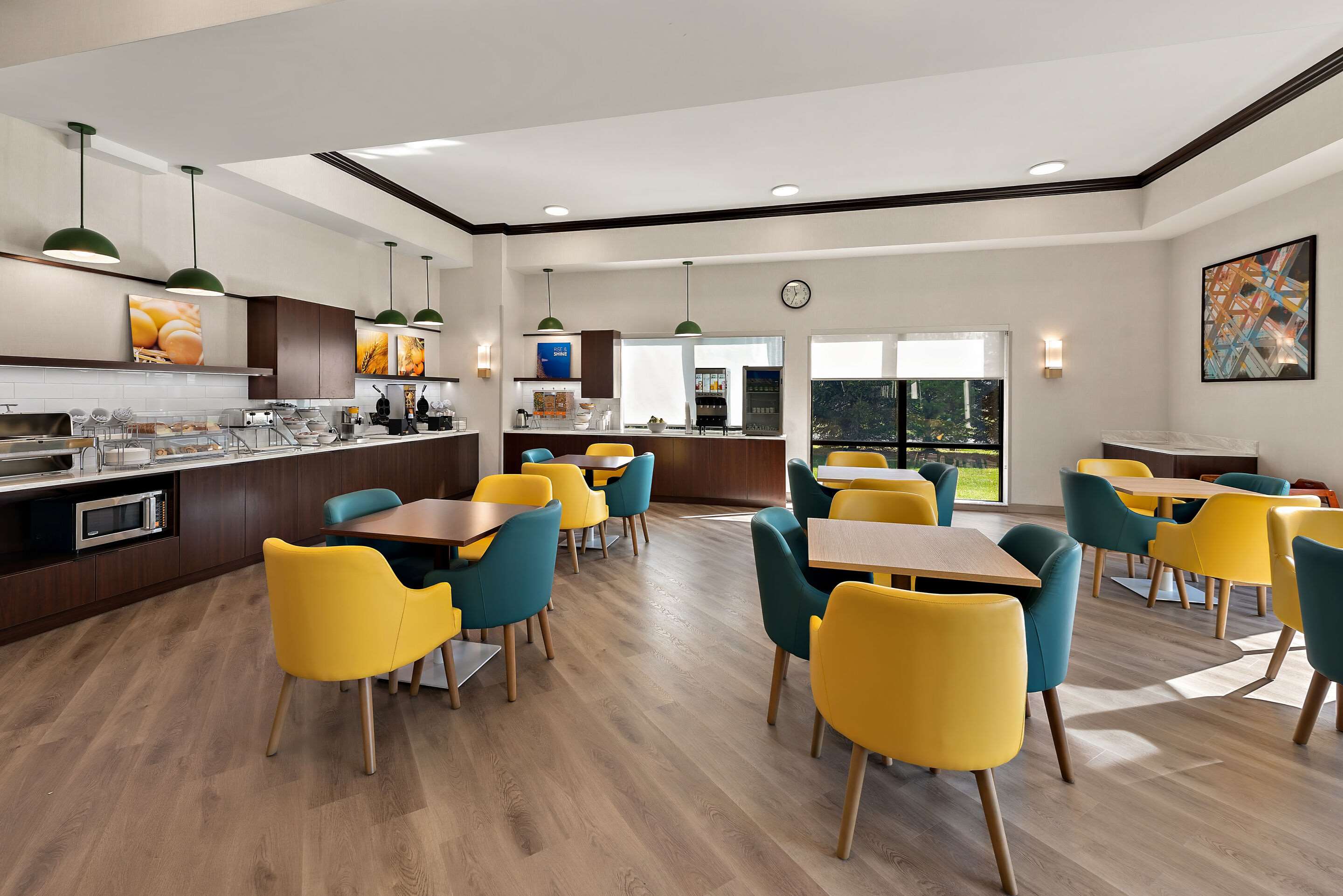 Breakfast area | Comfort Suites Columbus East Broad