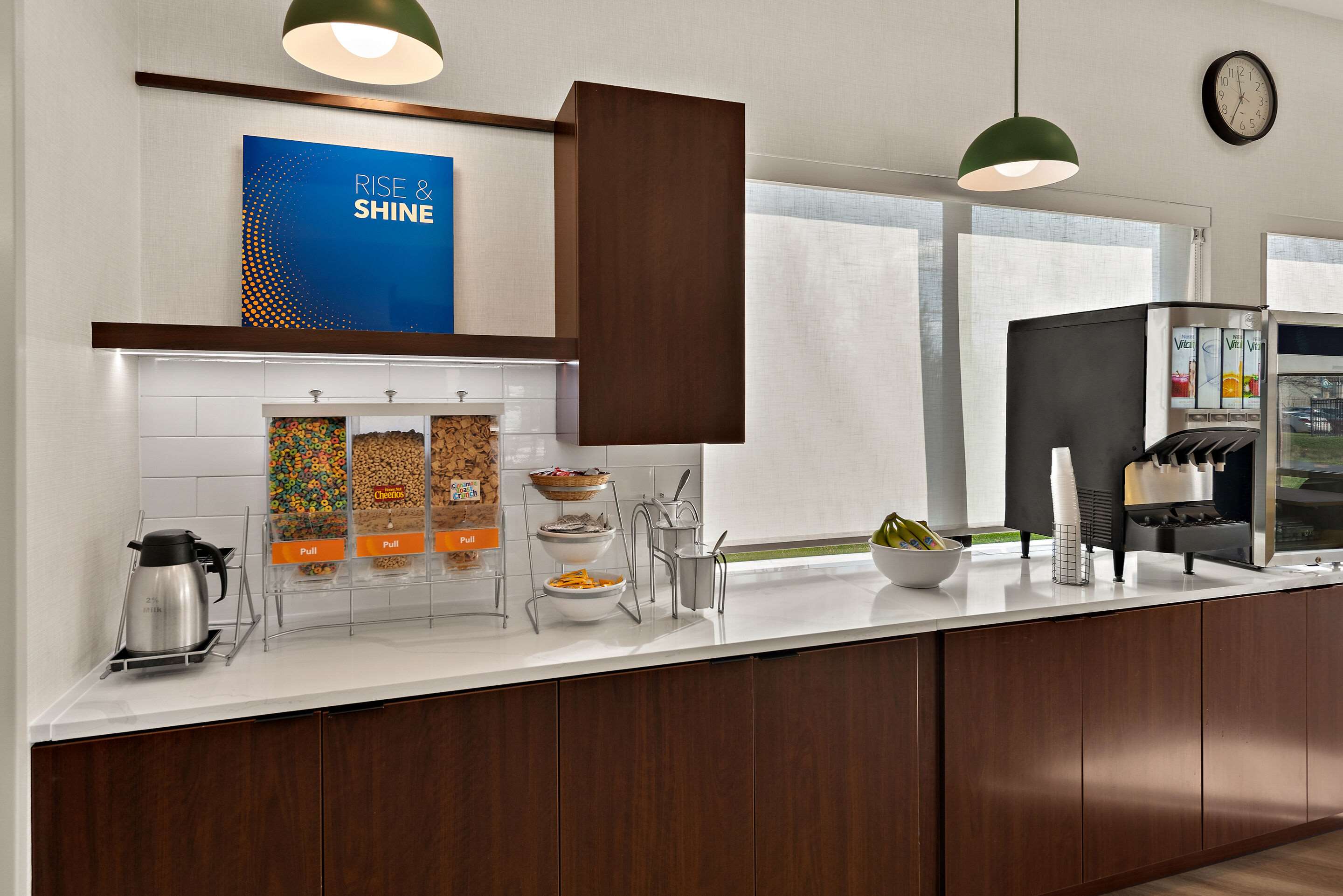 Breakfast area | Comfort Suites Columbus East Broad
