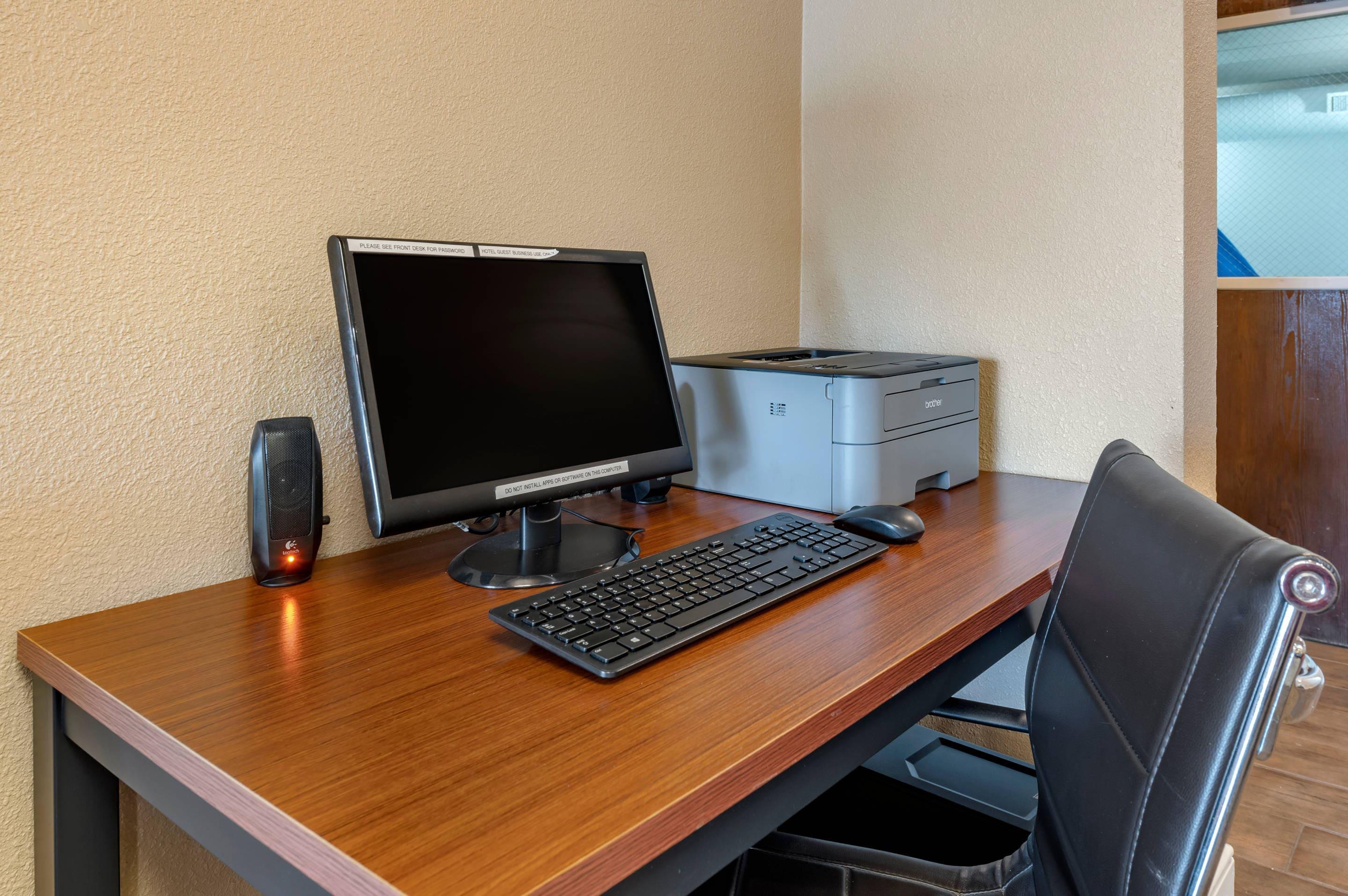Business center | Comfort Inn