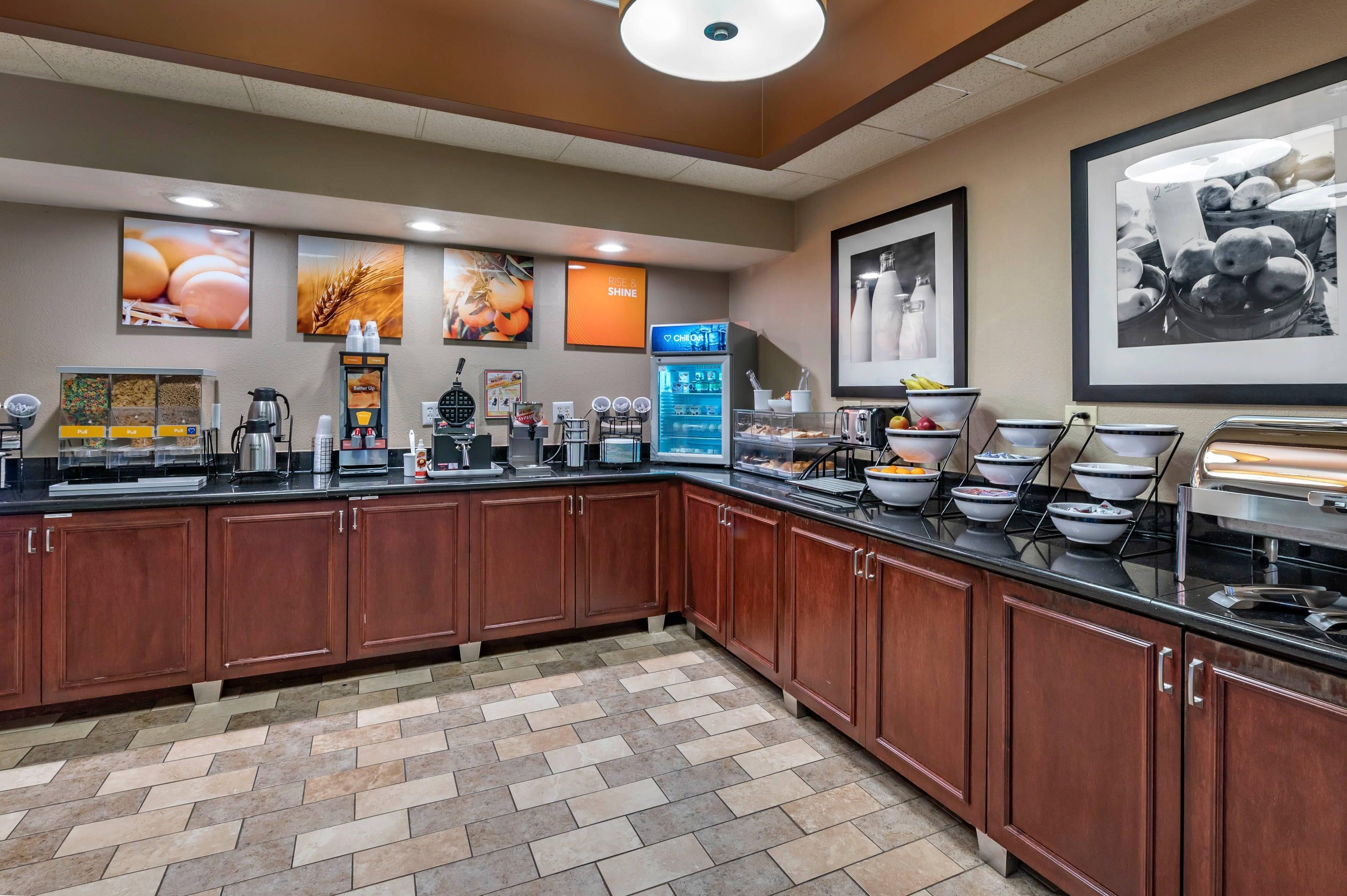 Breakfast area | Comfort Inn