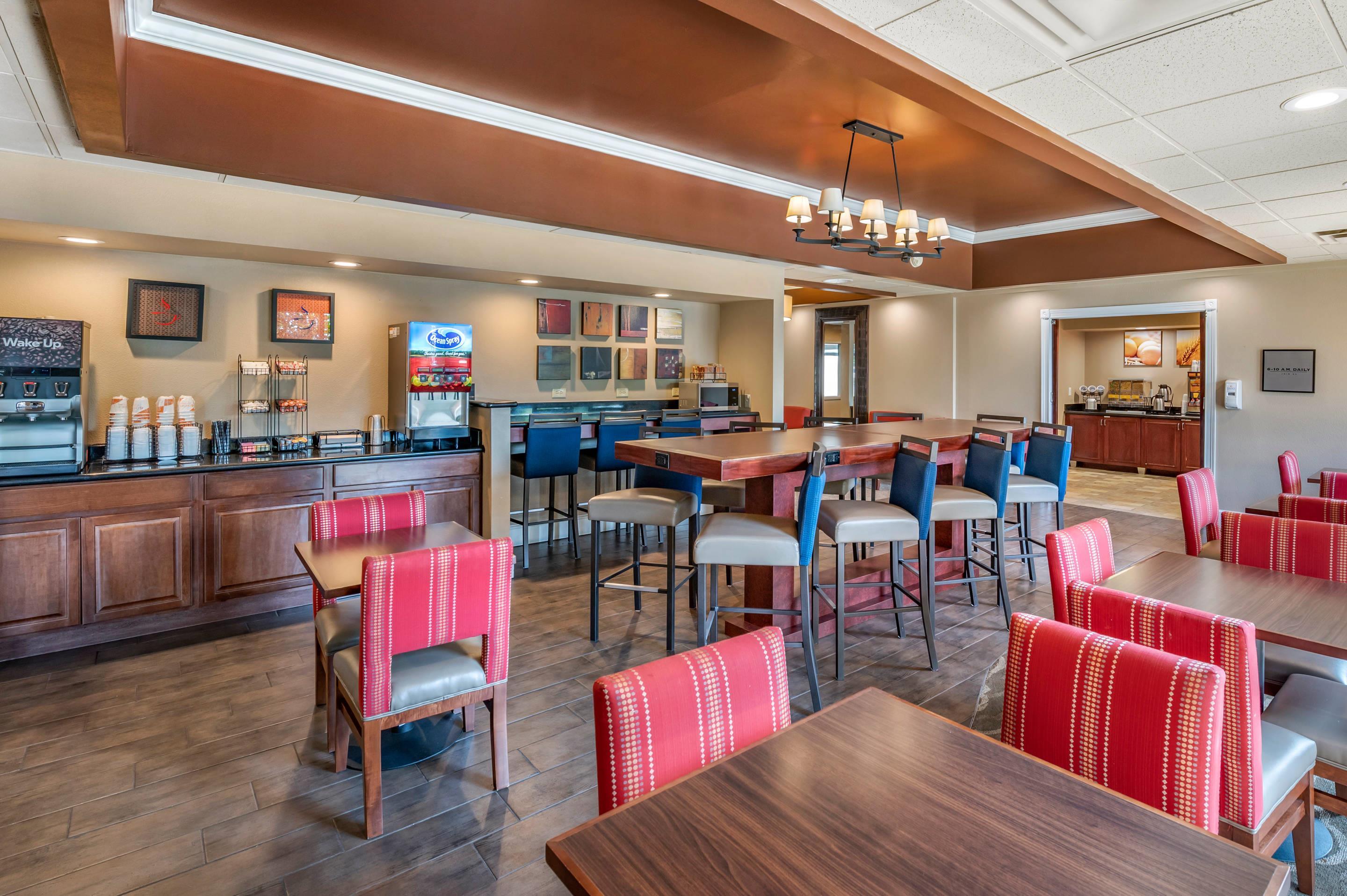 Breakfast area | Comfort Inn