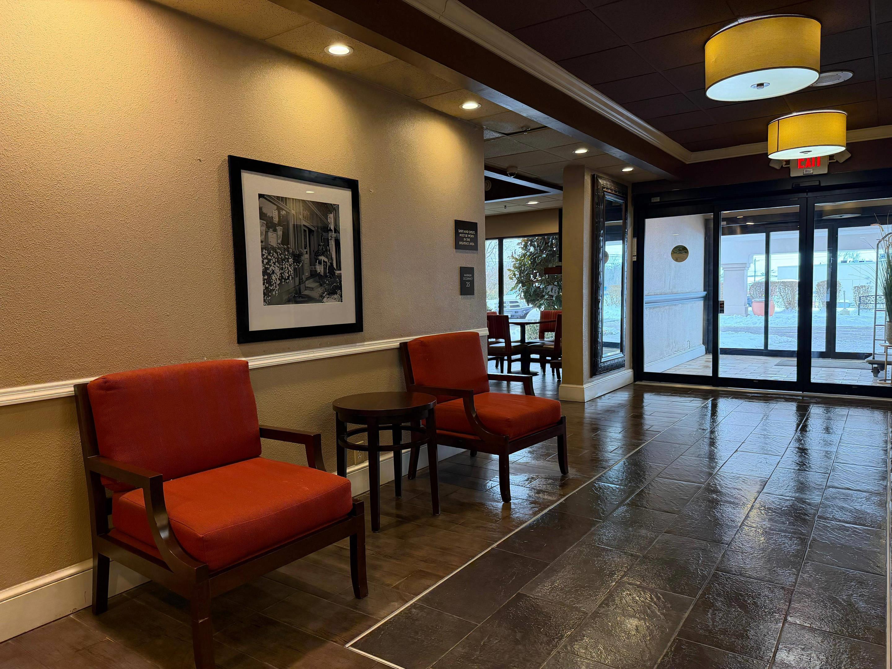 Lobby with sitting area | Comfort Inn