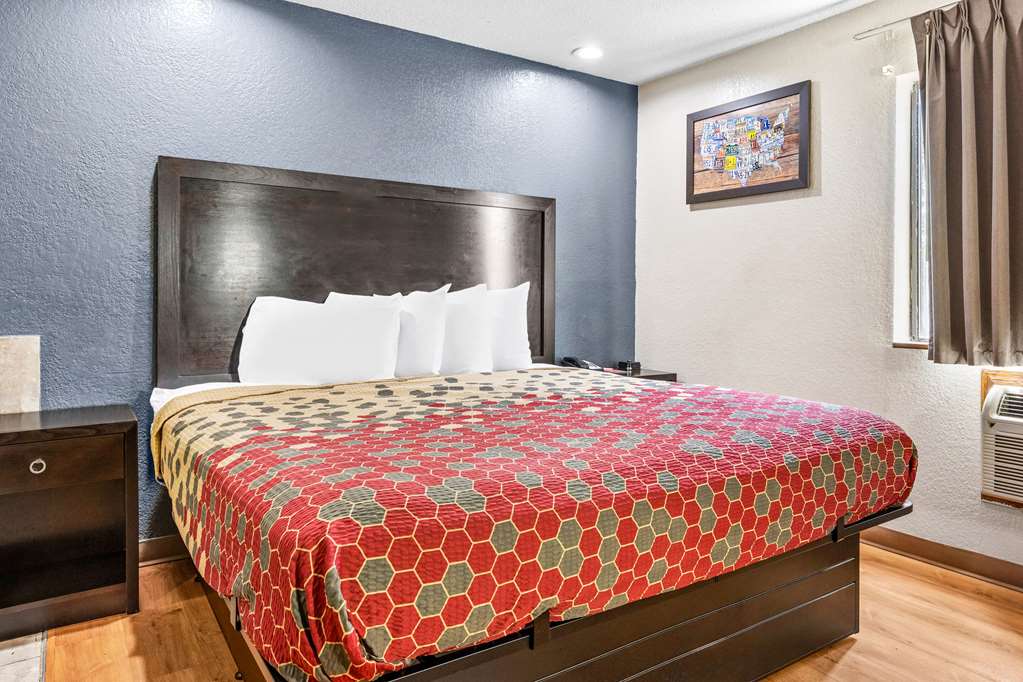 ECONO LODGE AKRON COPLEY NORTHWEST-guestroom-Guest Room,Suite,On-Site.jpg