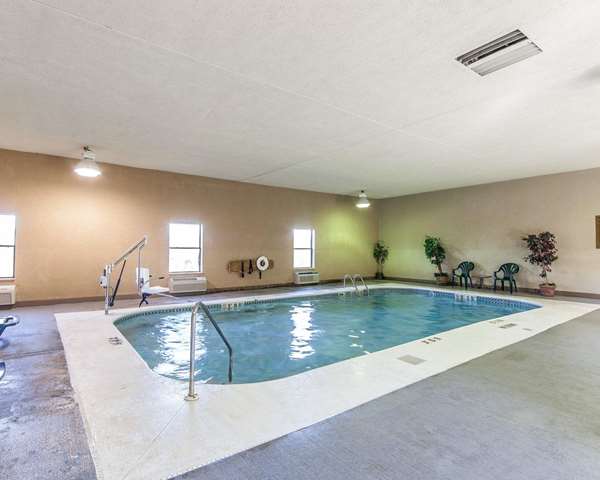 Pool - Quality Inn & Suites Portsmouth