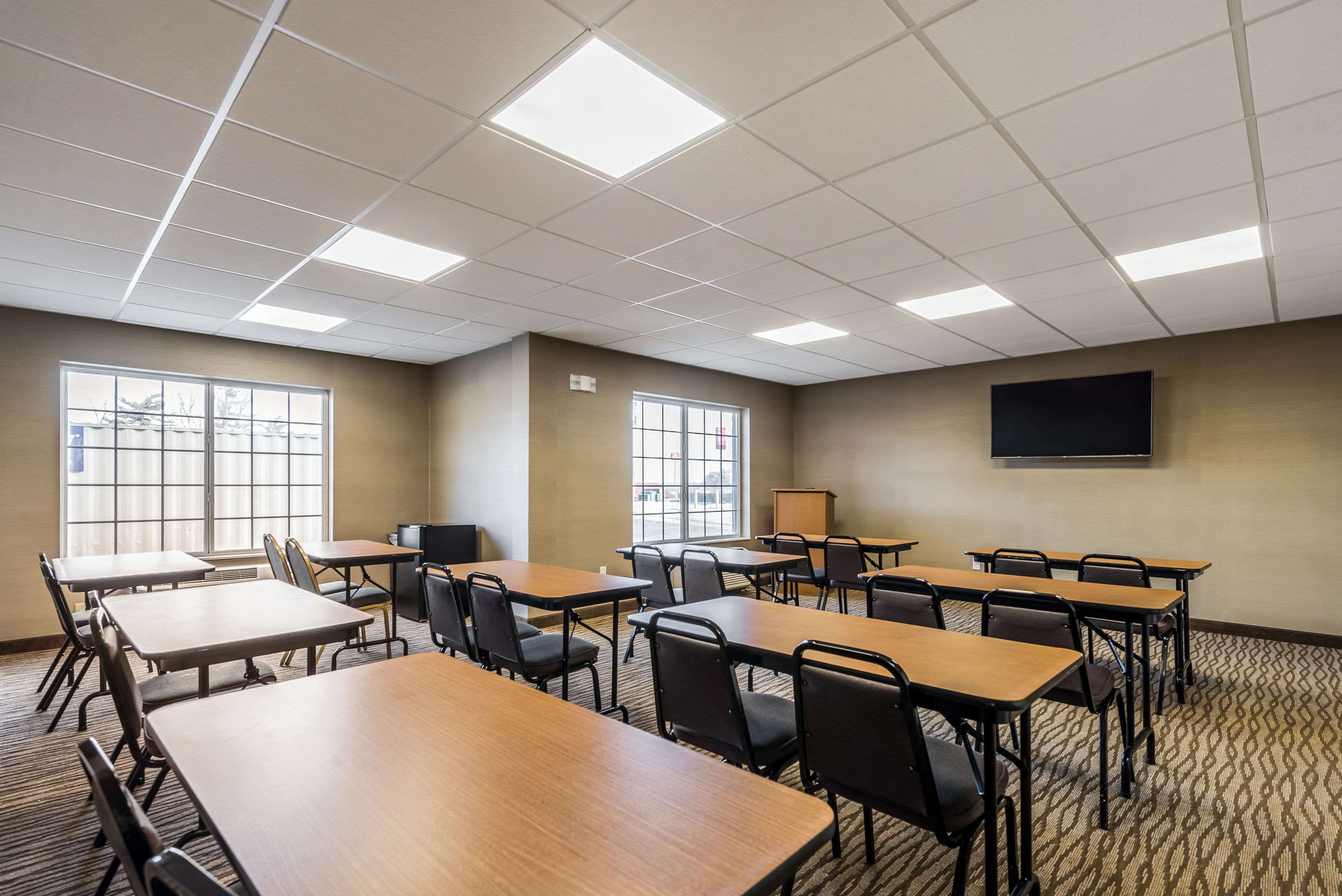 Meeting room | Comfort Inn & Suites Dayton North