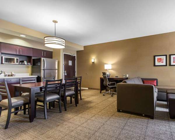 Suite - Comfort Suites North Youngstown - I-80, Exit 229
