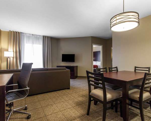 Suite - Comfort Suites North Youngstown - I-80, Exit 229
