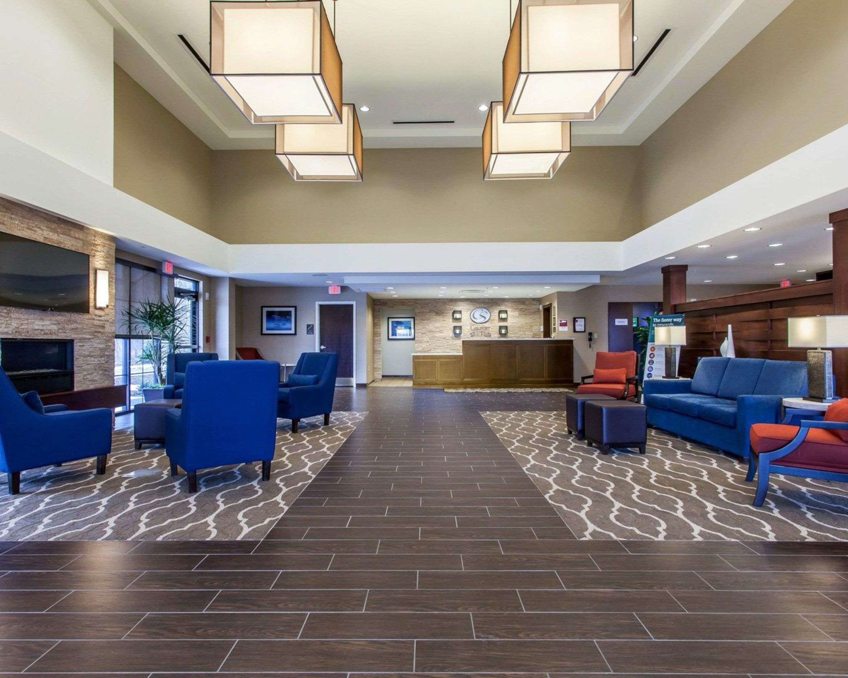 Lobby with fireplace | Comfort Suites Youngstown North