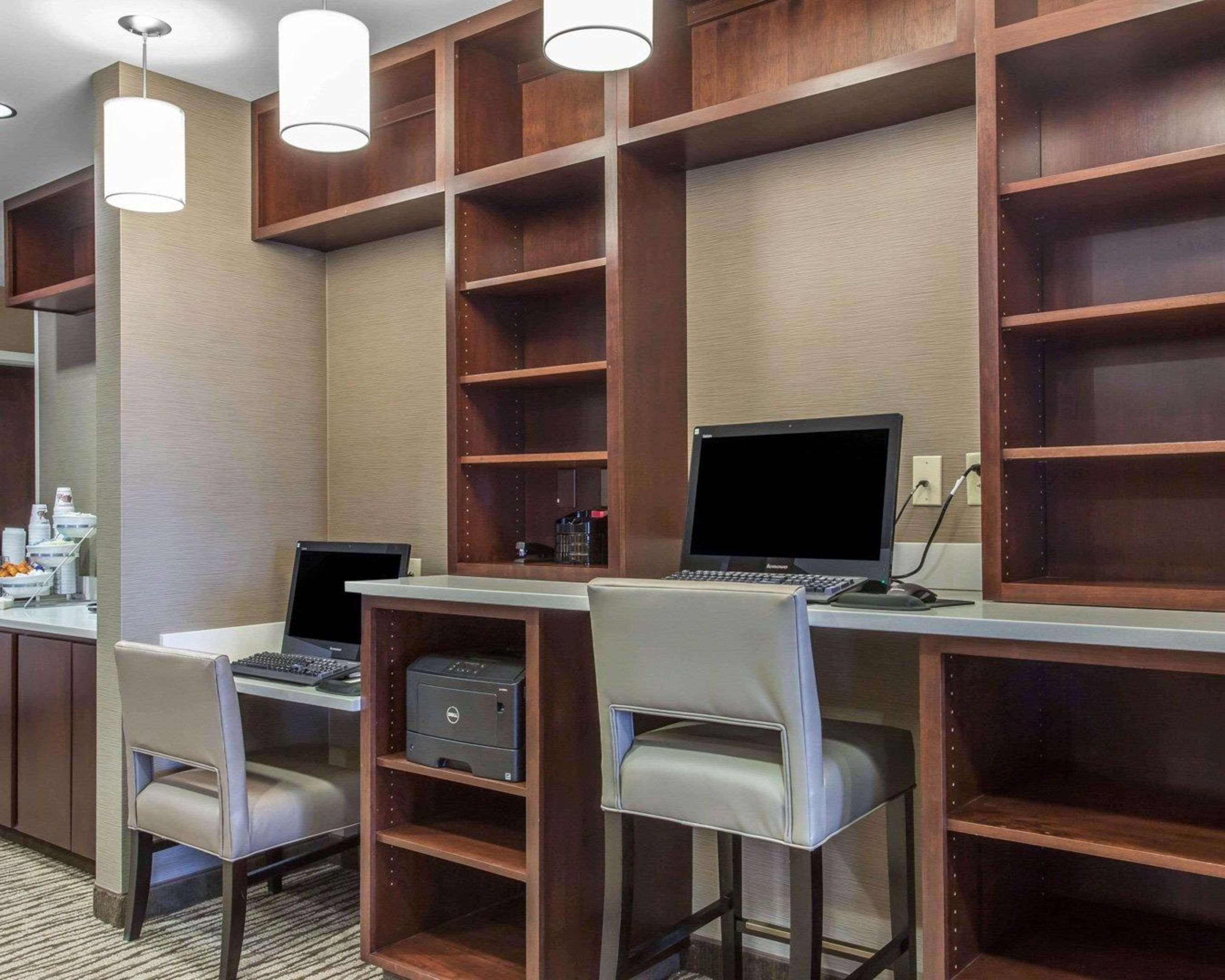 Business center | Comfort Suites Youngstown North