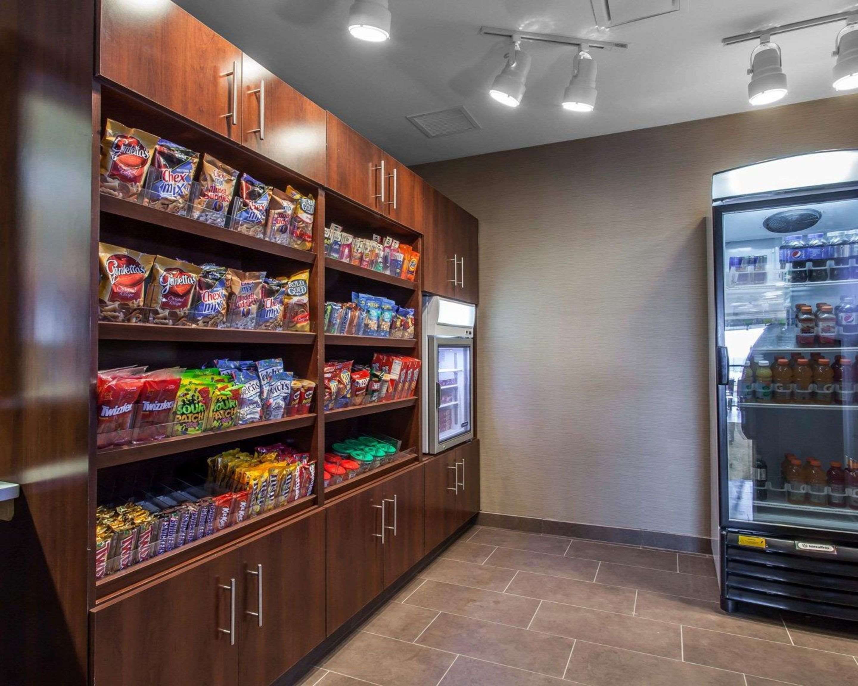 Hotel marketplace | Comfort Suites Youngstown North