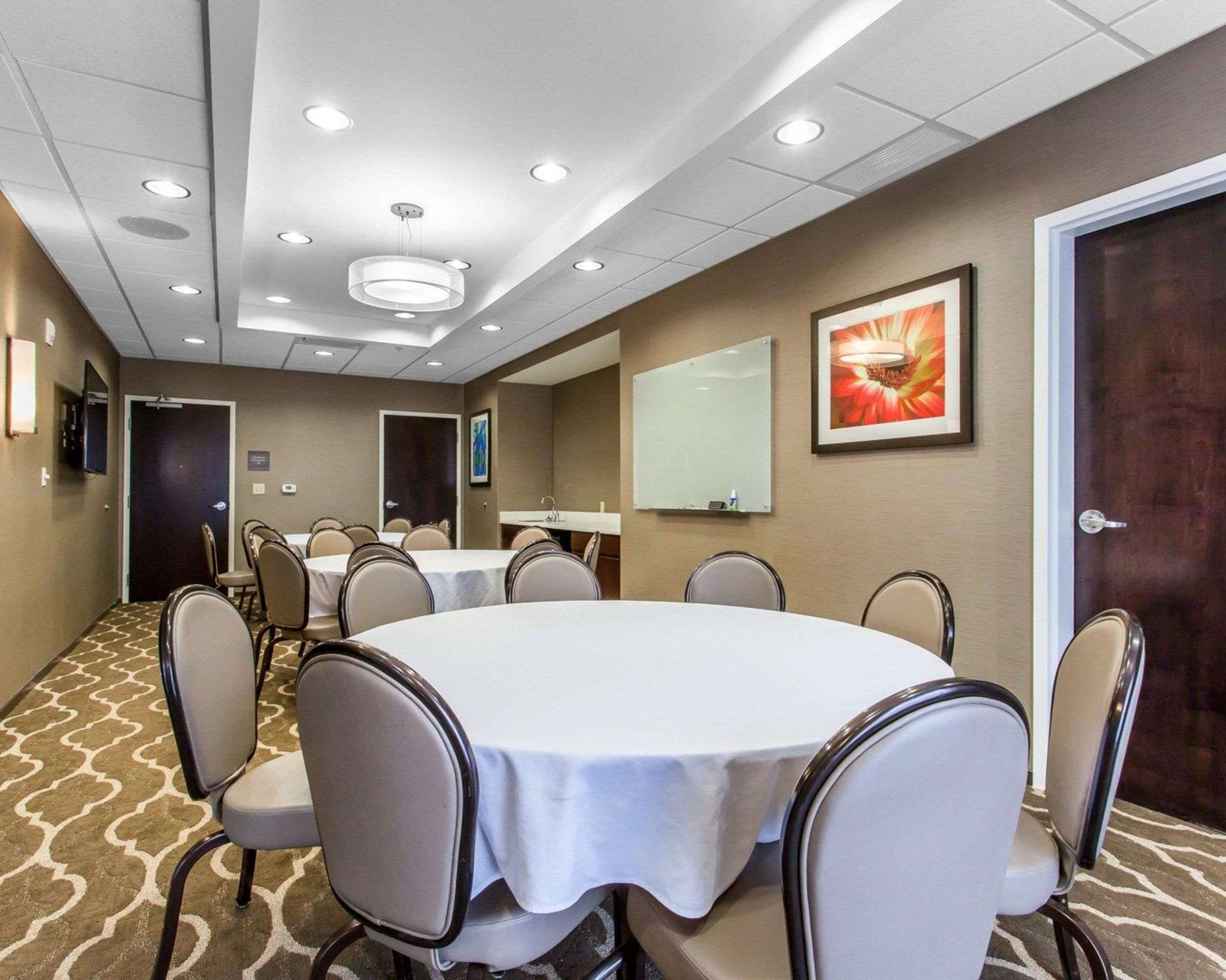 Meeting room | Comfort Suites Youngstown North