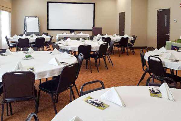  - Sleep Inn & Suites Belmont - I-70, Exit 208