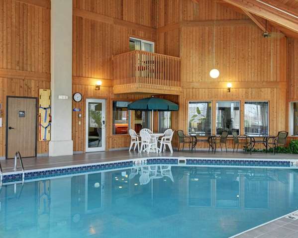 Pool - Comfort Inn Concord - I-90, Exit 200