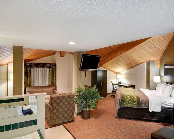 Suite - Comfort Inn Concord - I-90, Exit 200