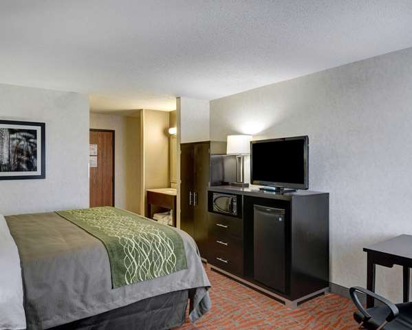  - Comfort Inn Concord - I-90, Exit 200