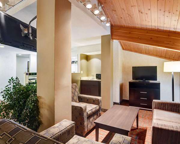 Suite - Comfort Inn Concord - I-90, Exit 200