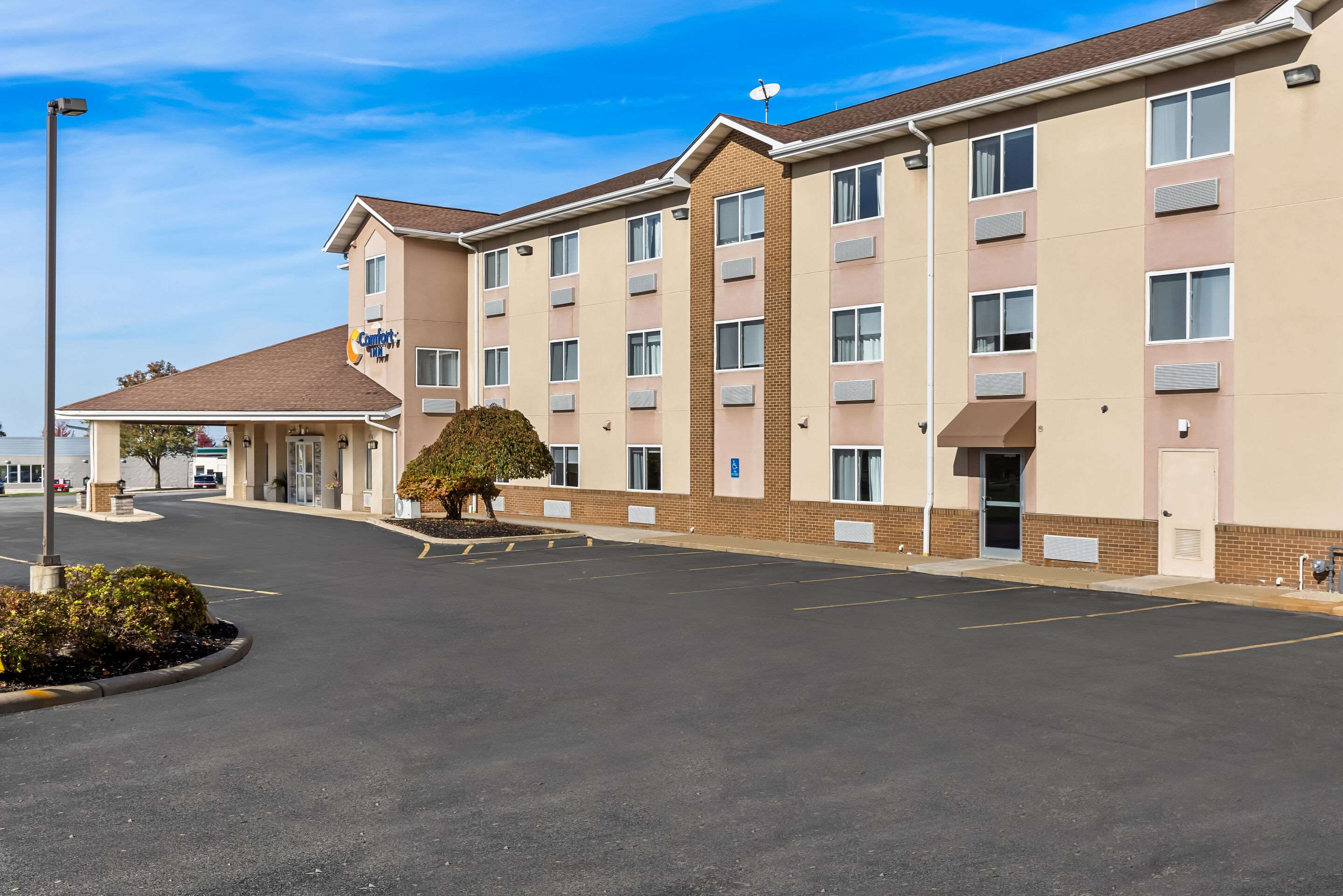 Hotel exterior | Comfort Inn