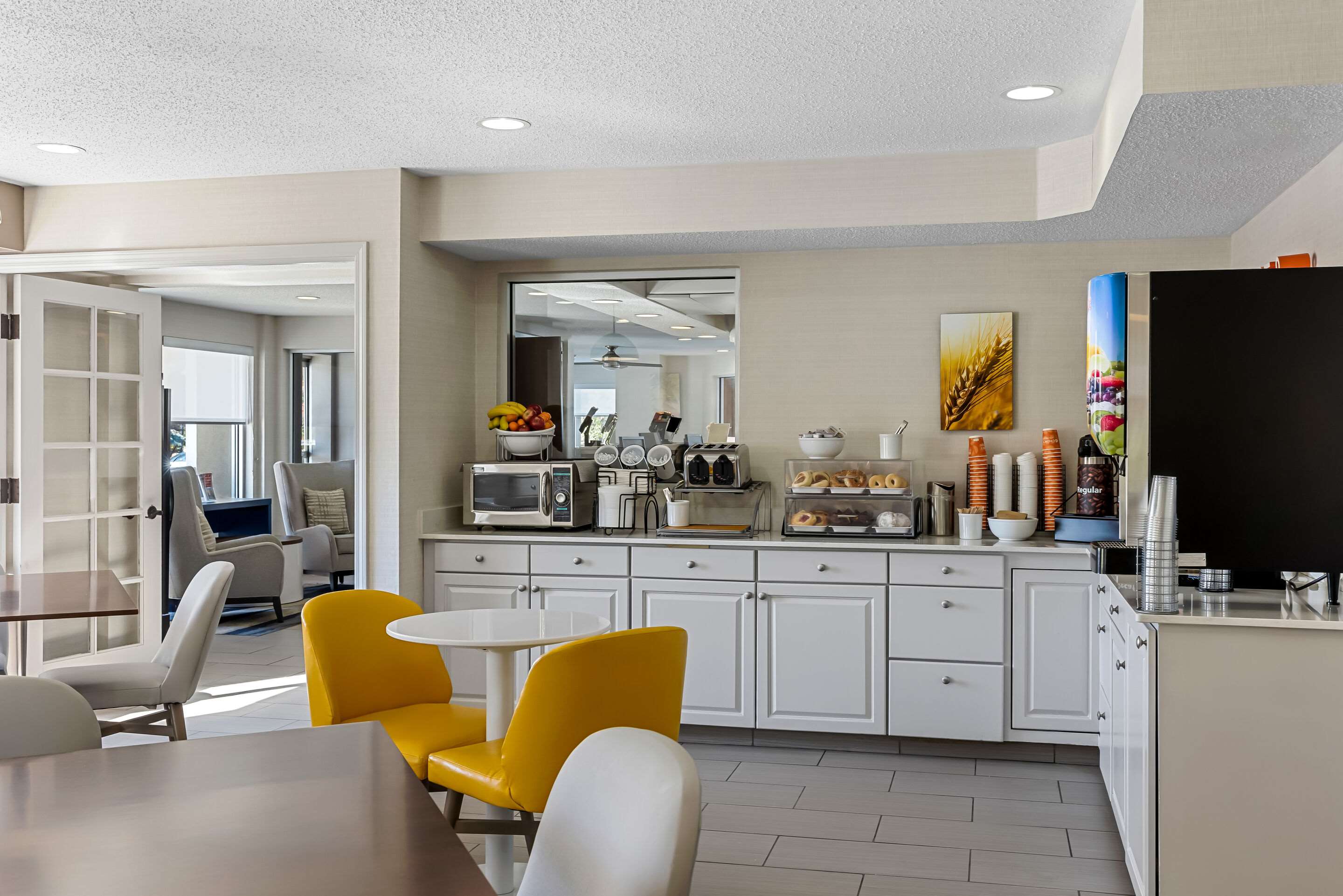 Breakfast area | Comfort Inn
