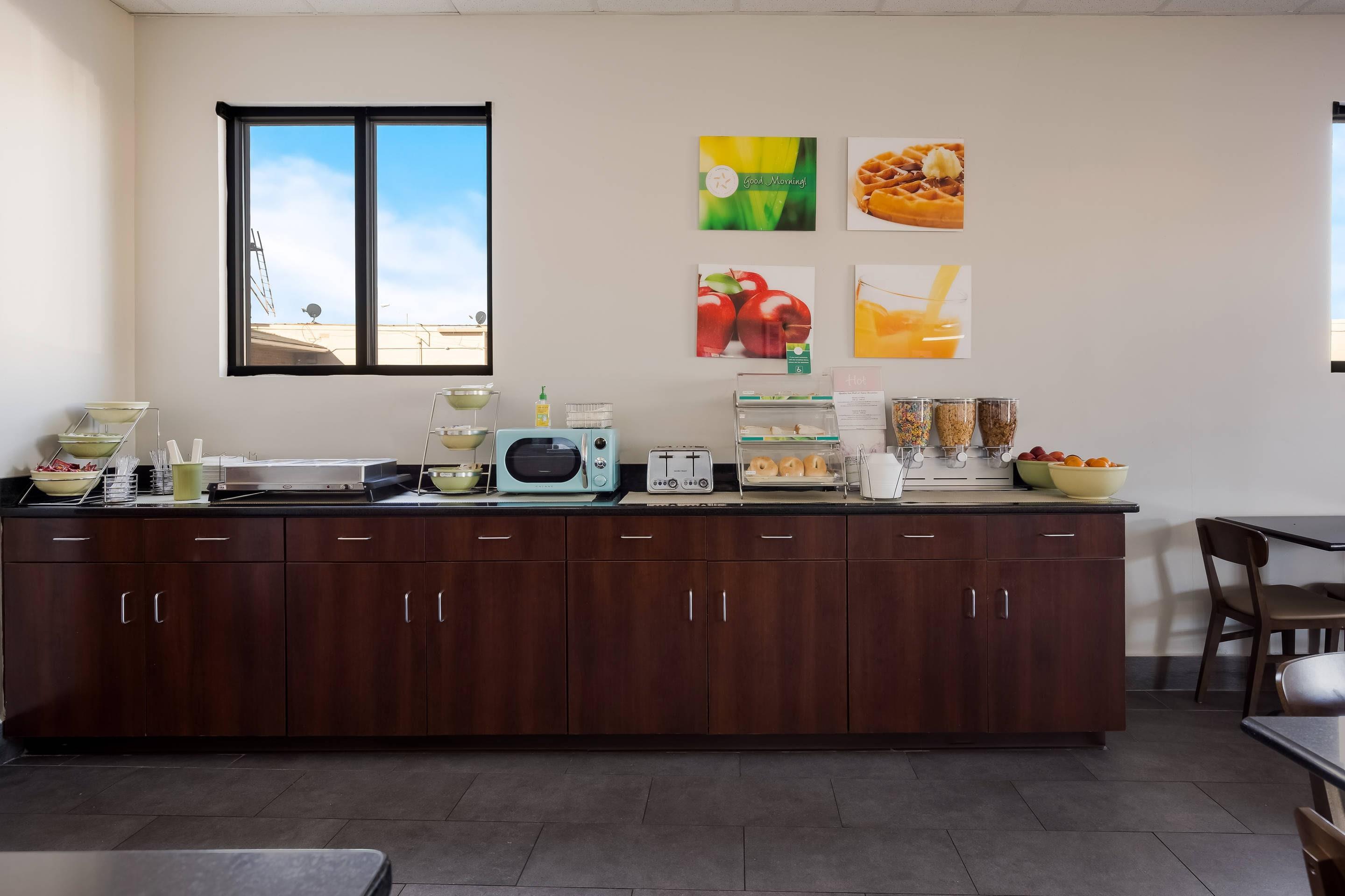Breakfast counter