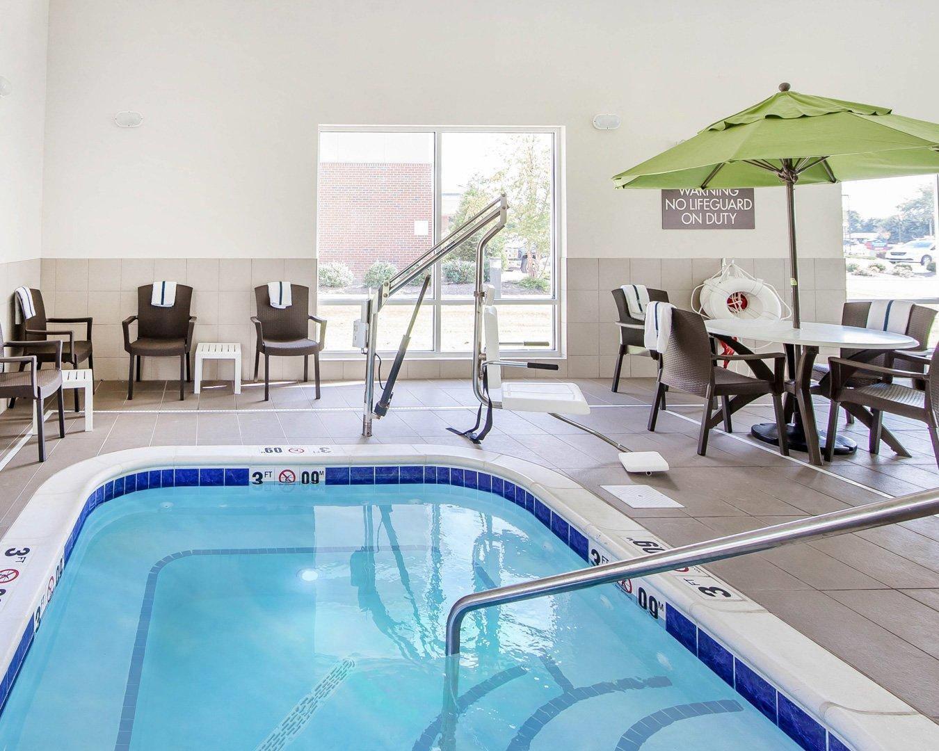 Indoor hot tub | Comfort Suites Marietta - Parkersburg
