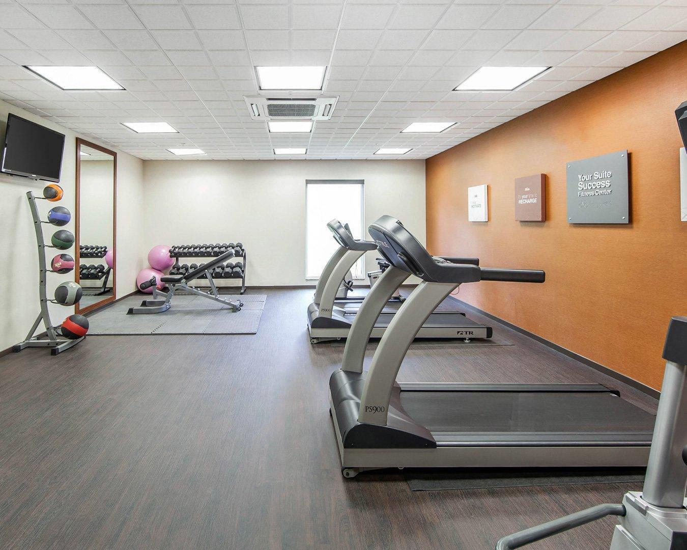 Fitness center | Comfort Suites Marietta - Parkersburg