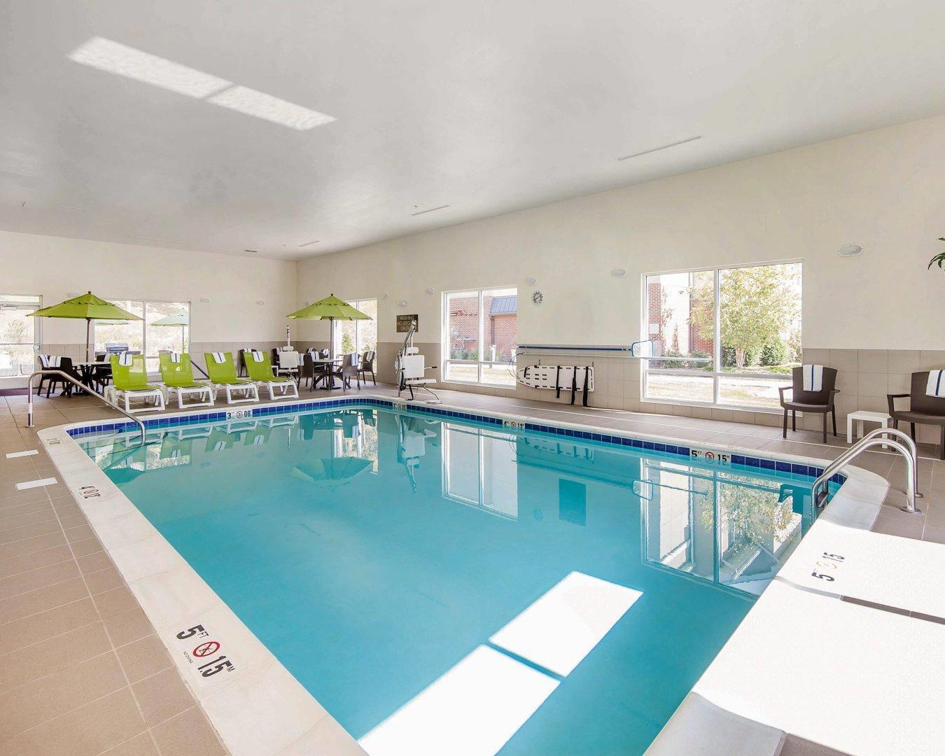 Indoor heated pool | Comfort Suites Marietta - Parkersburg