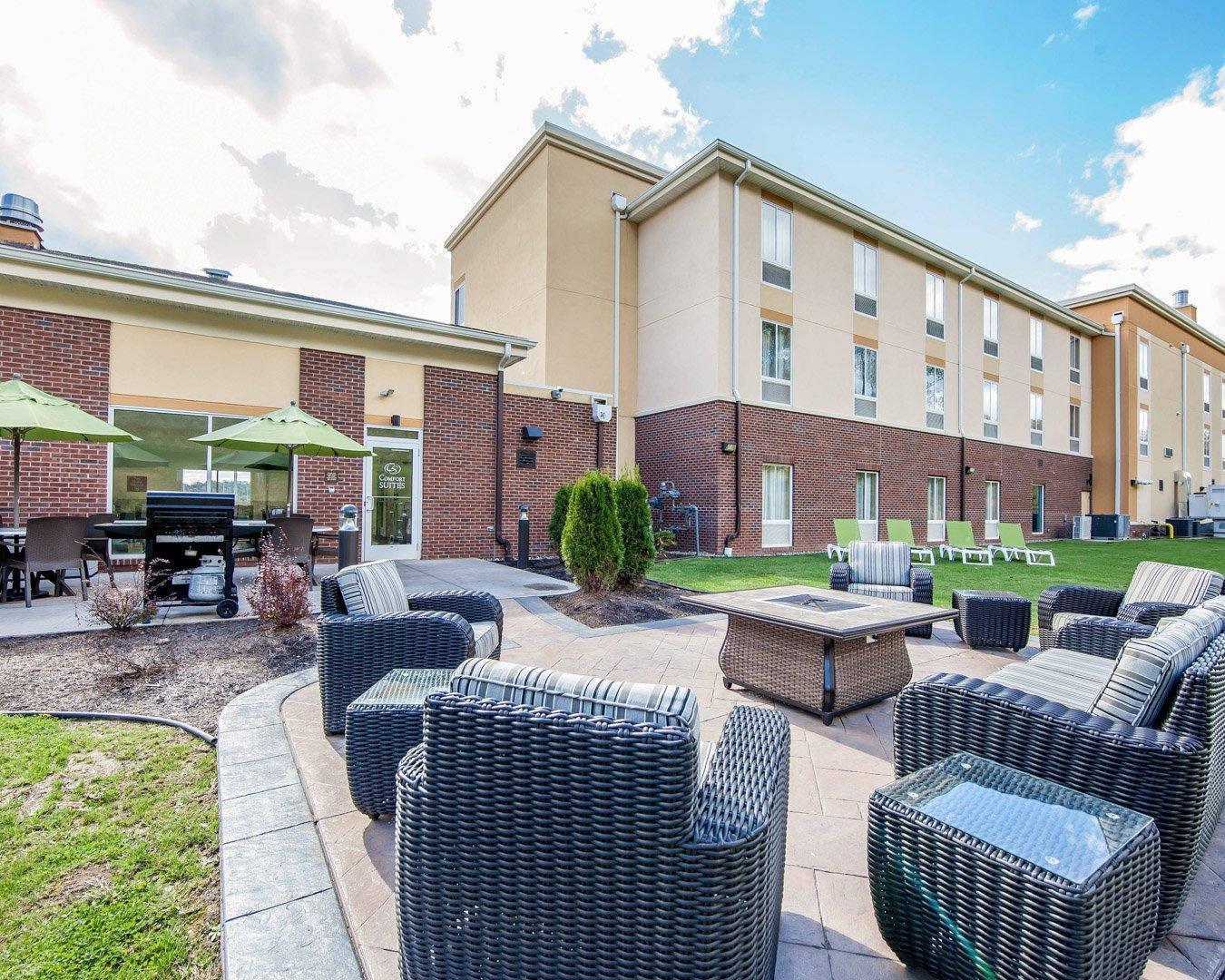 Relax on the hotel patio | Comfort Suites Marietta - Parkersburg