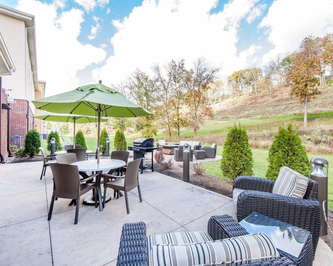 Barbecue area | Comfort Suites Marietta - Parkersburg