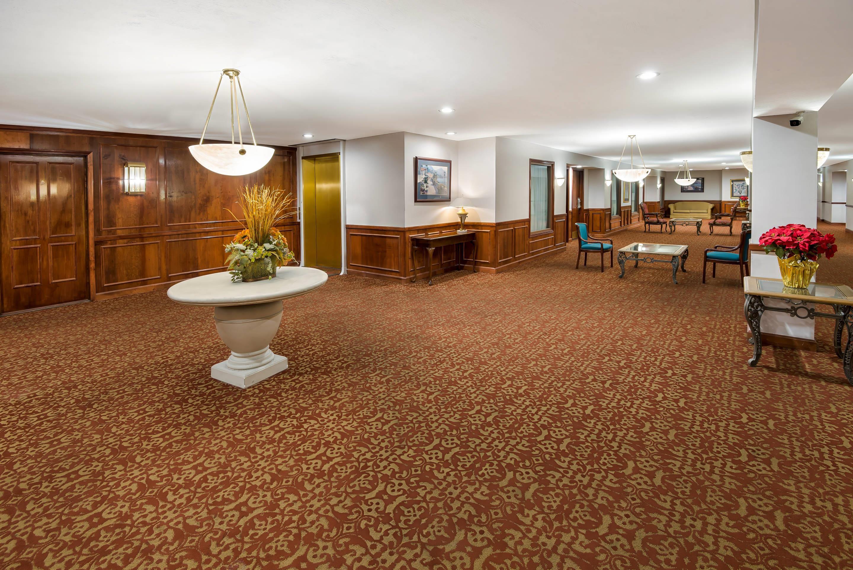 Seating area in third floor | Quality inn & Suites Cincinnati I-275