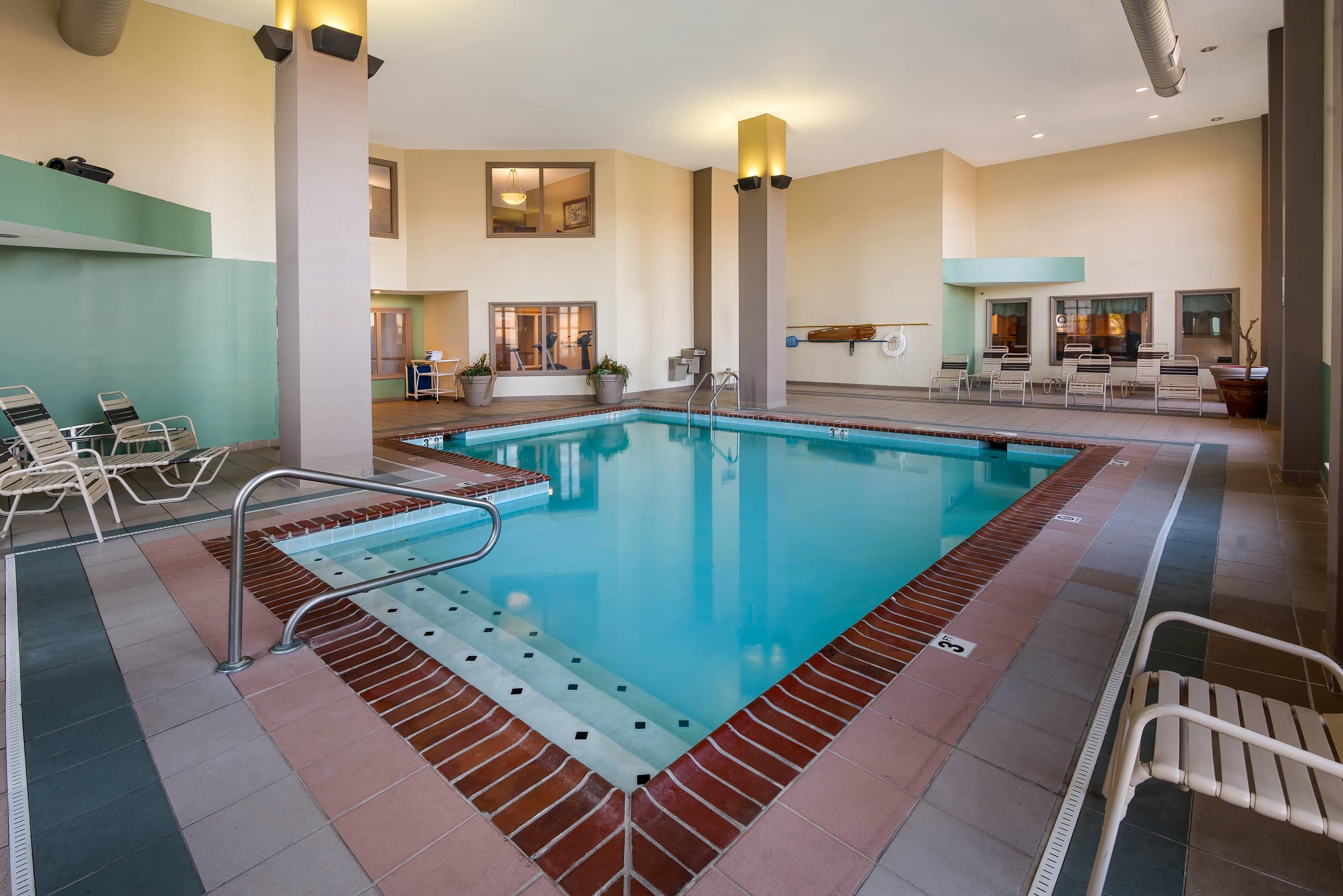 Indoor pool | Quality inn & Suites Cincinnati I-275