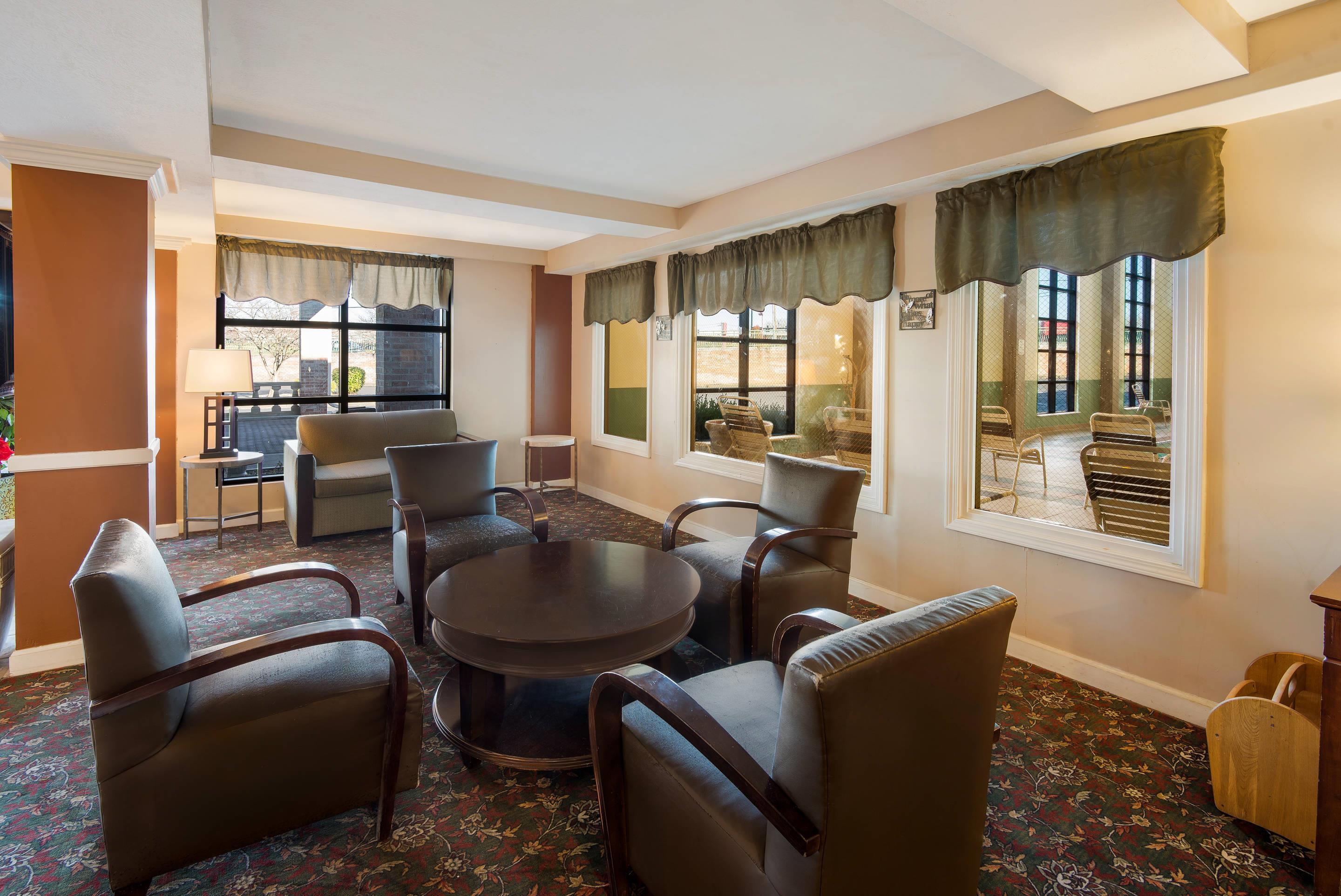 Spacious lobby with sitting area | Quality inn & Suites Cincinnati I-275