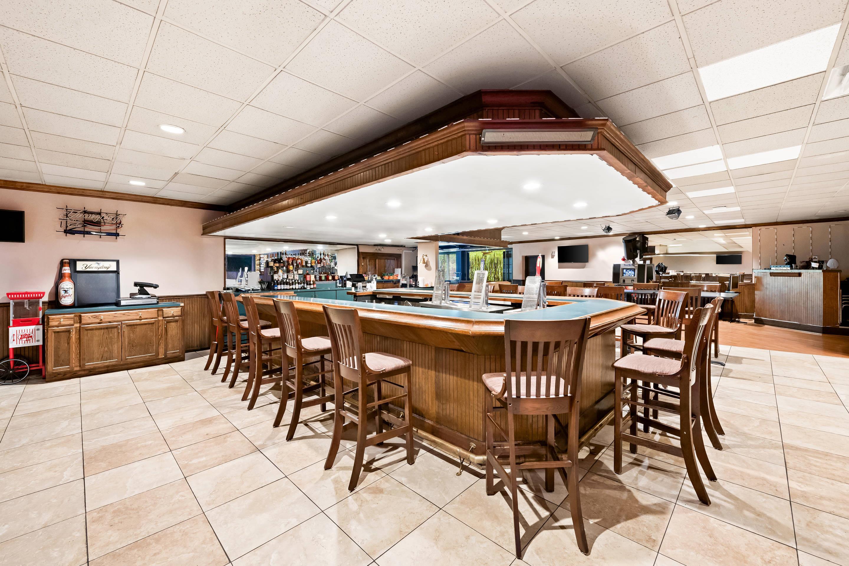 On-site restaurant | Quality Inn Dayton Airport