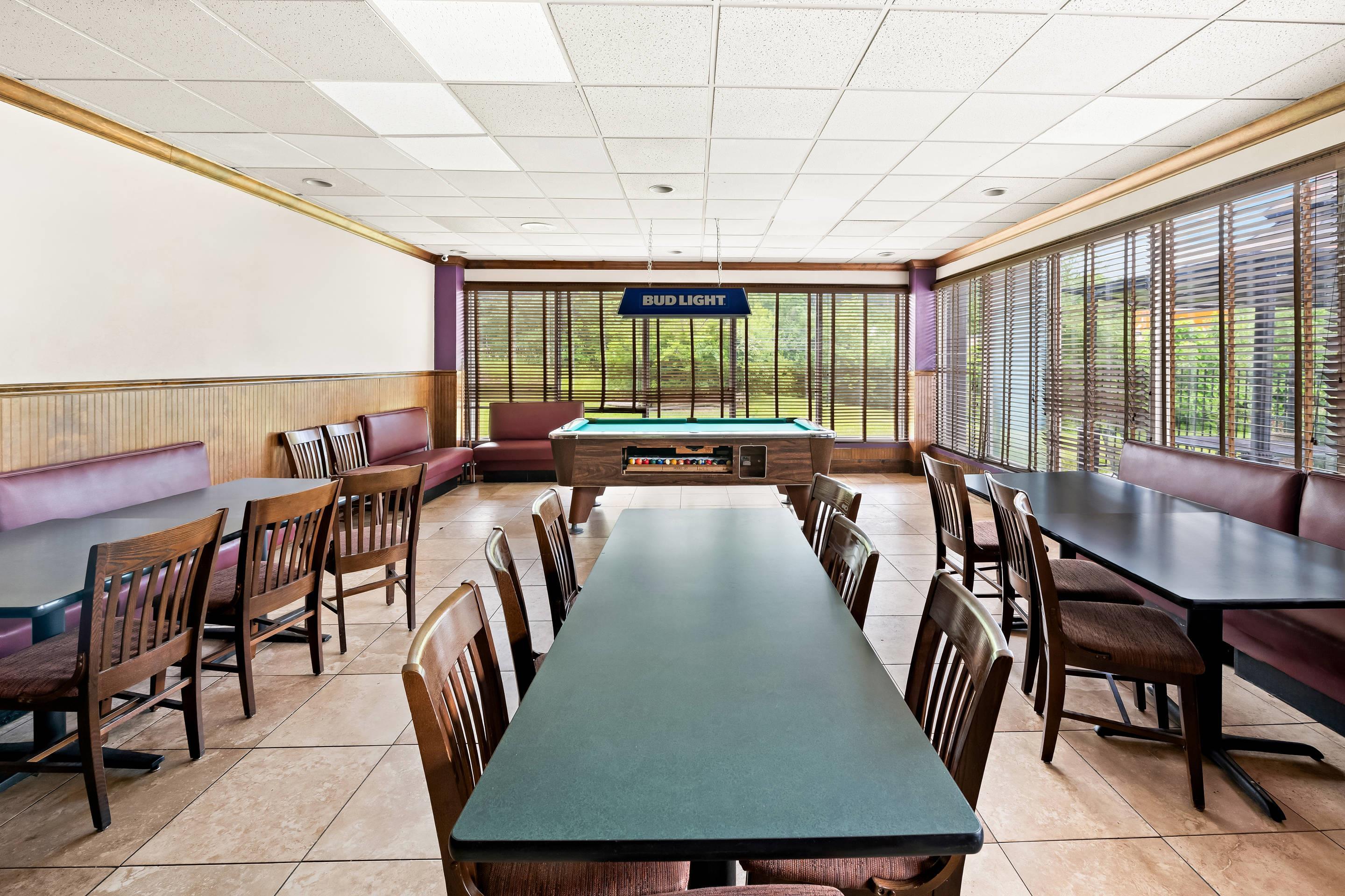 On-site restaurant | Quality Inn Dayton Airport