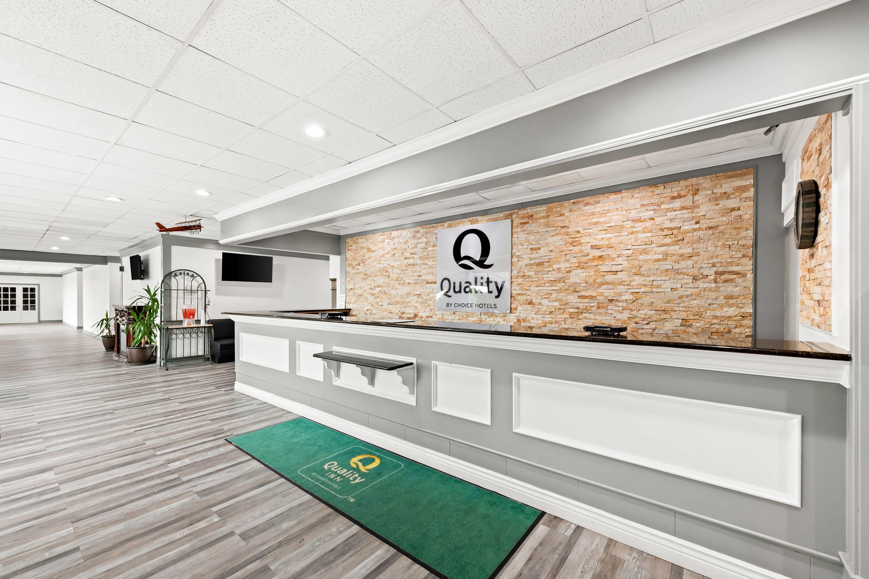 Front desk | Quality Inn Dayton Airport