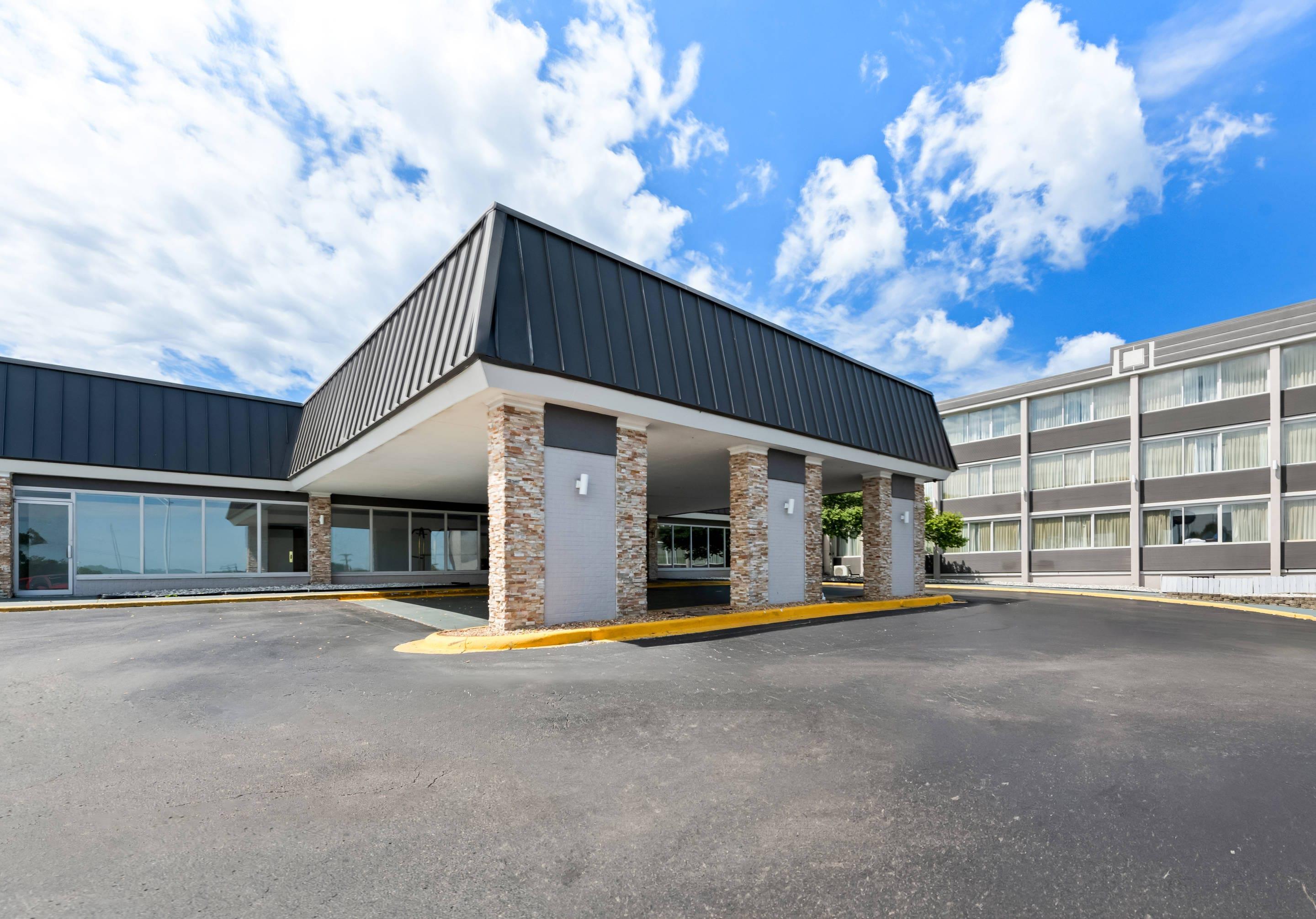 Hotel exterior | Quality Inn Dayton Airport