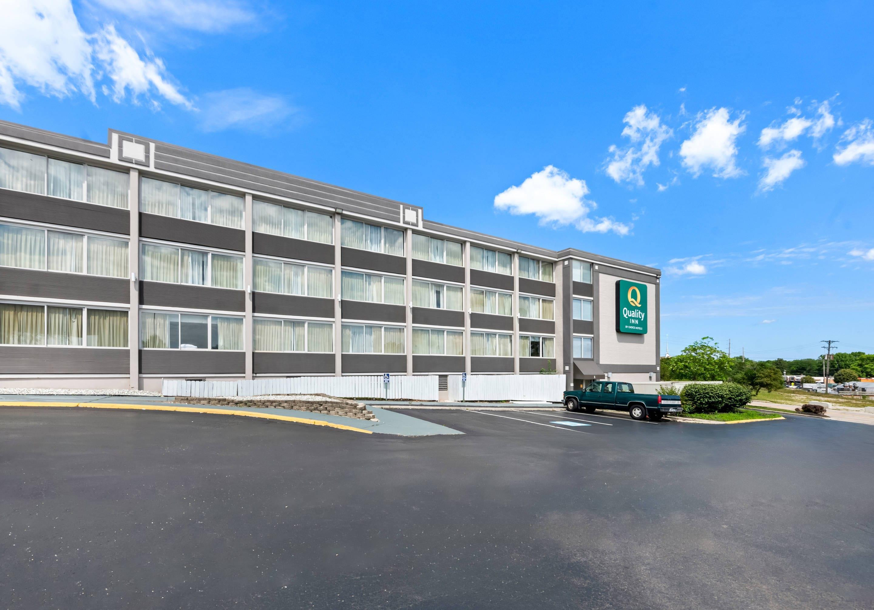 Hotel exterior | Quality Inn Dayton Airport