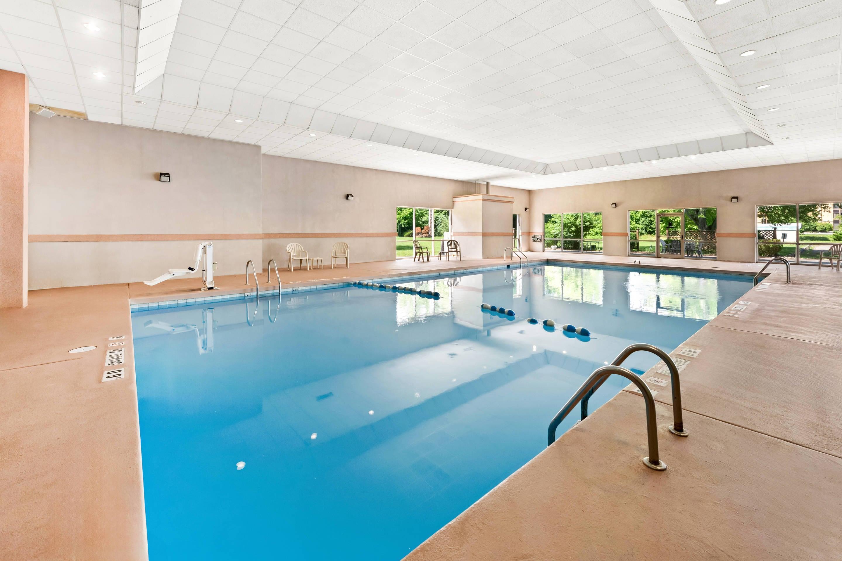 Indoor pool | Quality Inn Dayton Airport