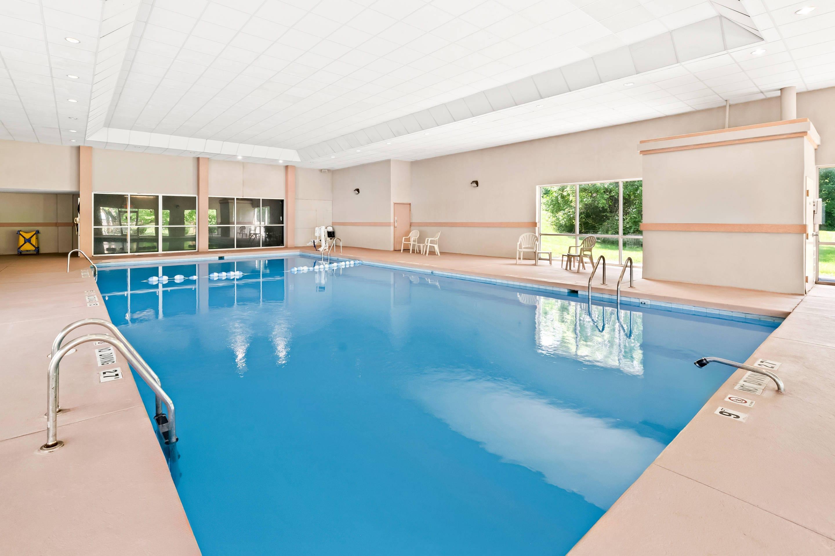 Indoor pool | Quality Inn Dayton Airport