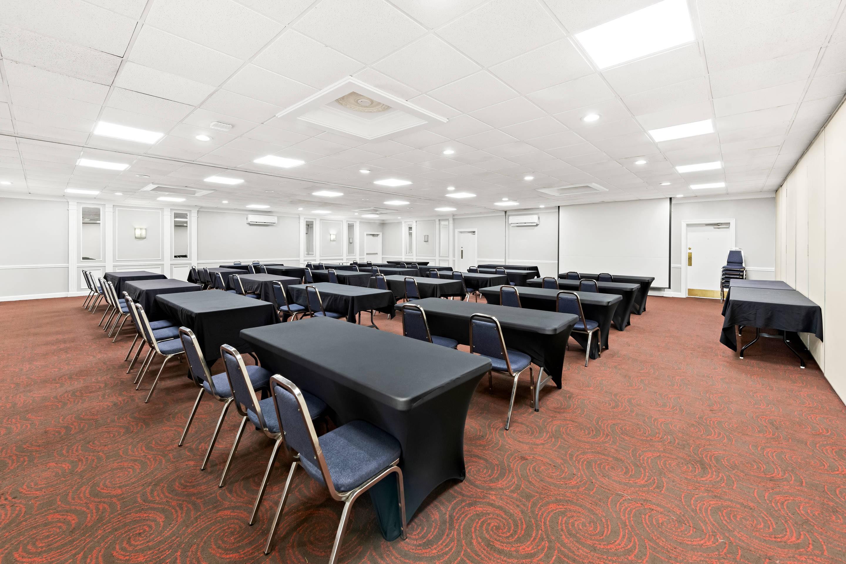 Meeting room | Quality Inn Dayton Airport