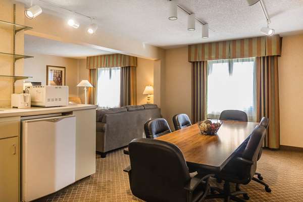 Suite - Quality Inn Perrysburg - I-75, Exit 193