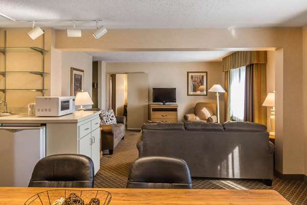 Suite - Quality Inn Perrysburg - I-75, Exit 193