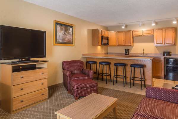 Suite - Quality Inn Perrysburg - I-75, Exit 193