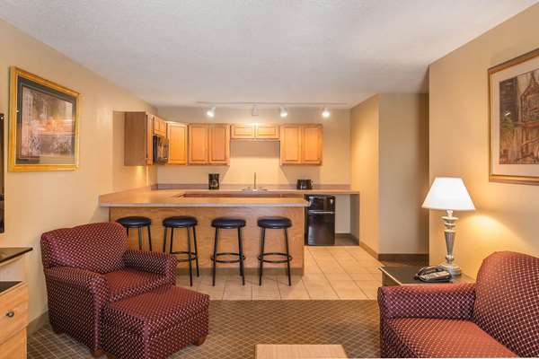 Suite - Quality Inn Perrysburg - I-75, Exit 193
