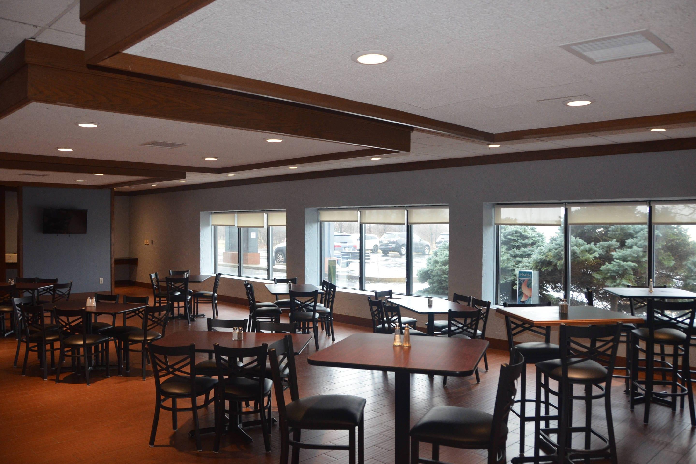 Enjoy breakfast in this seating area | Quality Inn